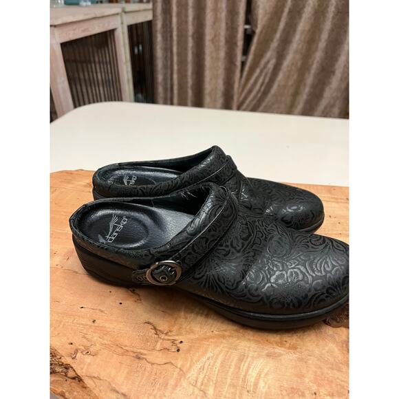 Women Dansko Clog 40 Black Tooled Leather - Picture 1 of 13